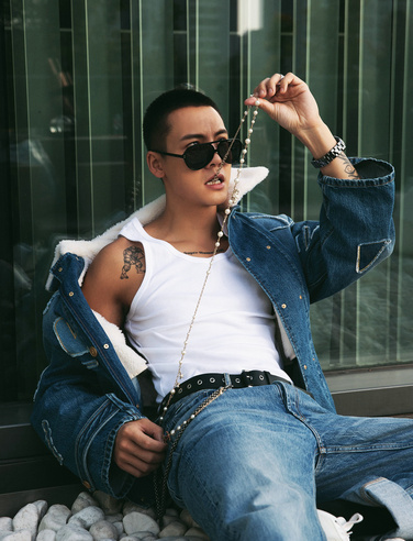 陈伟霆出席香奈儿印记图书馆主题活动 牛仔风穿